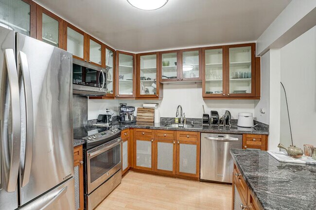 Building Photo - 661 5th St