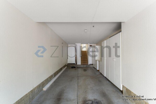 Building Photo - 4952 Haight Terrace