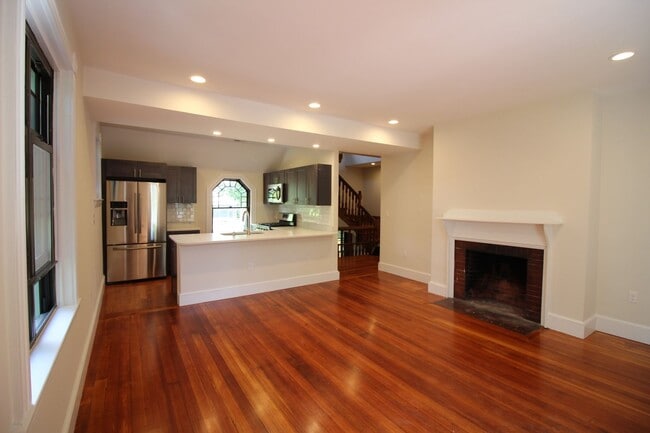 Building Photo - 2-65 Beech Glen
