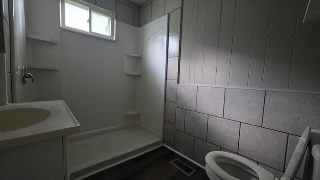 Building Photo - Nice, Renovated Cottage