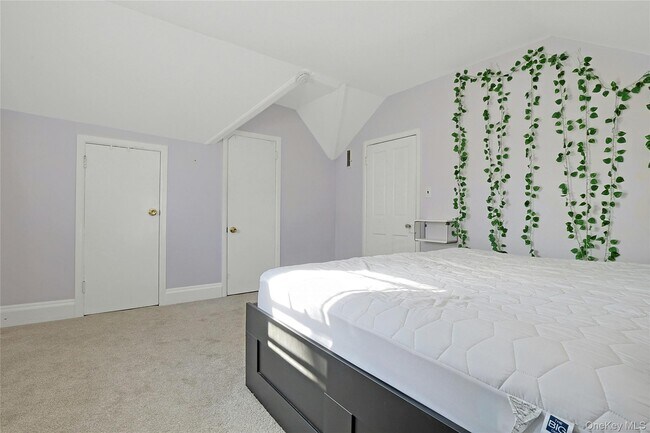 Building Photo - 105 S Broadway