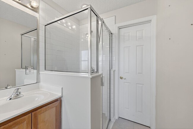 Building Photo - 9205 Redtail Dr