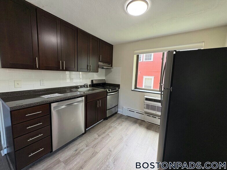 Building Photo - 9 Chester St