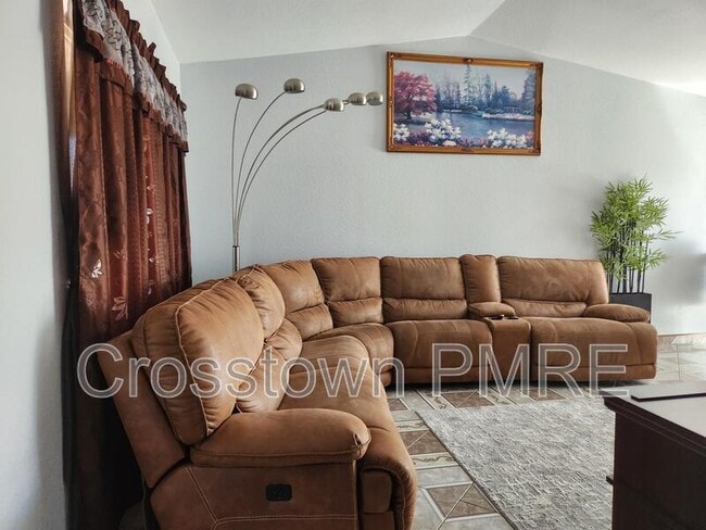 Building Photo - 1124 E 25th St