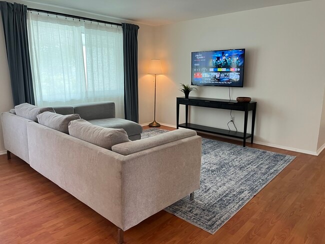 Building Photo - 1744 10th St SW