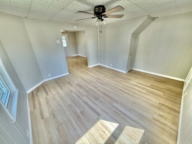 Building Photo - 300 S Donk Ave