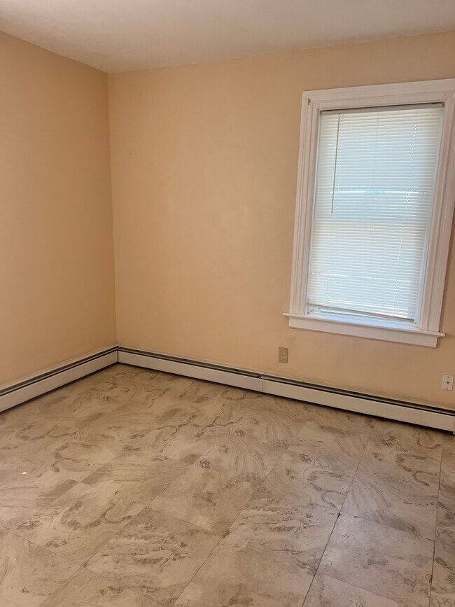 Building Photo - 456 Chalkstone Ave