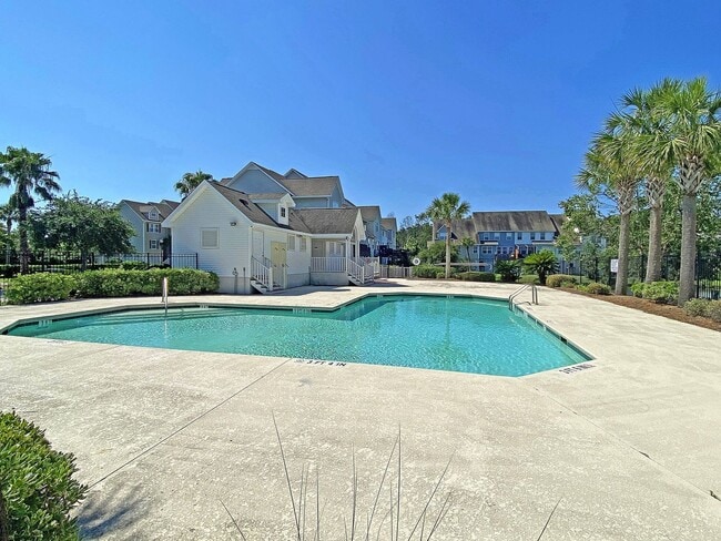 Building Photo - Charming Johns Island Retreat with Modern Amenities