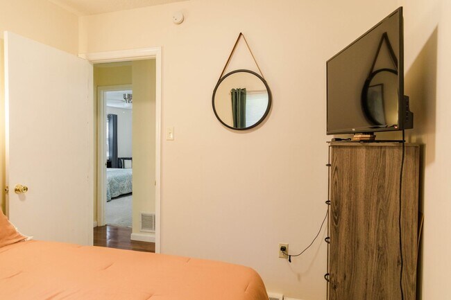 Building Photo - FULLY FURNISHED - Charming 3BR House in Arden