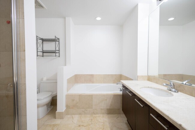 Building Photo - 410 Evernia St