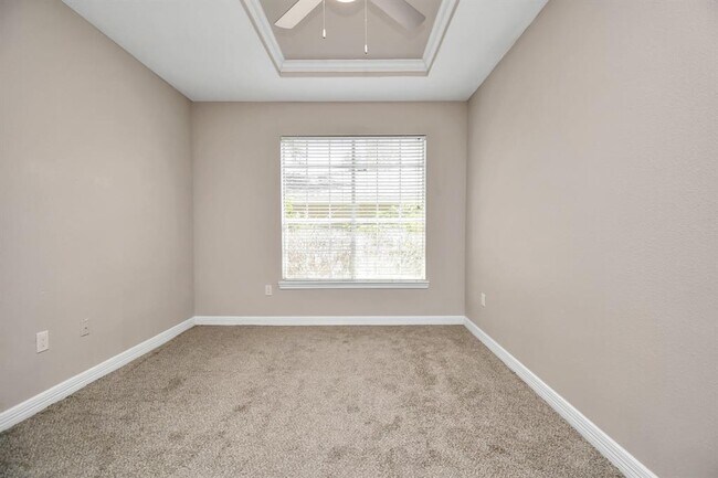 Building Photo - 3225 Woodland Park Dr