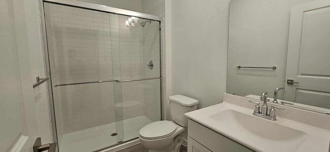 Building Photo - 8422 Bay Oaks Dr