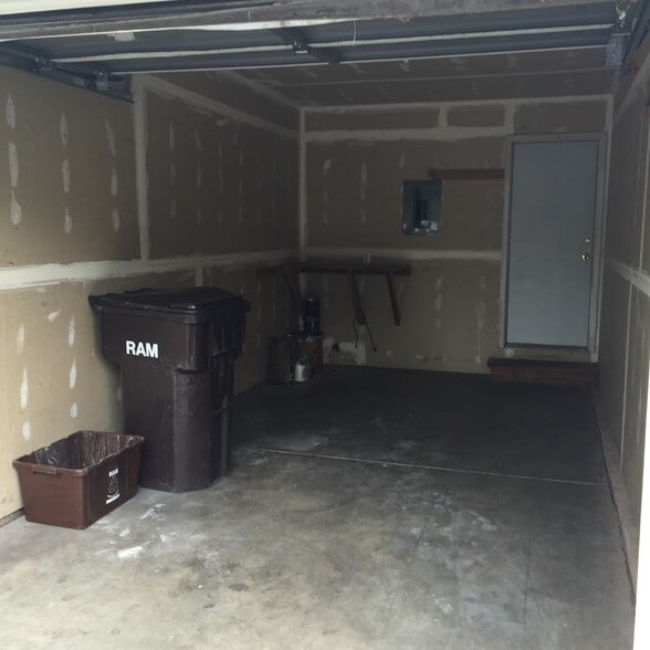 Building Photo - 1637 Westbridge Dr
