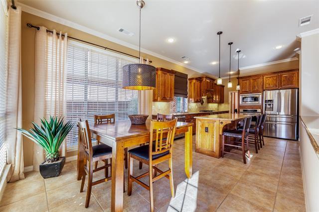 Building Photo - 920 Fannin Dr