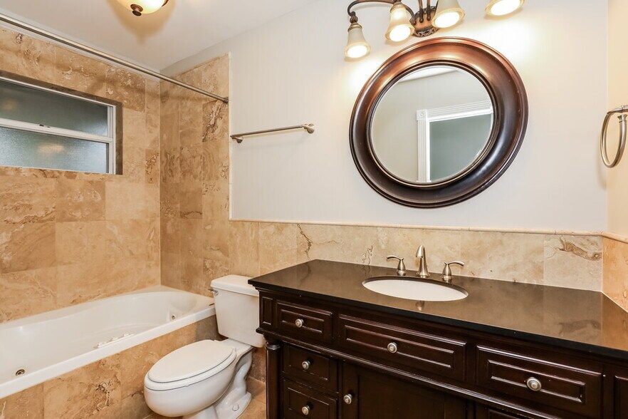 Building Photo - 428 Lakeside Cir