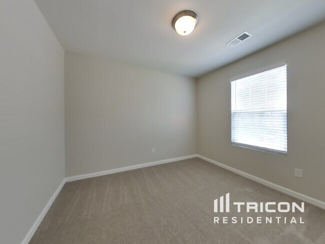 Building Photo - 405 Robin Hill Ln