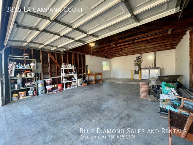 Building Photo - 3835 La Campana Ct