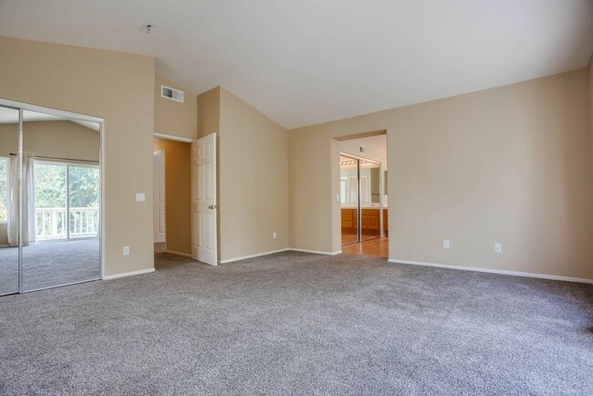 Building Photo - Available Now!! Spacious 4 Bedroom Plus a ...