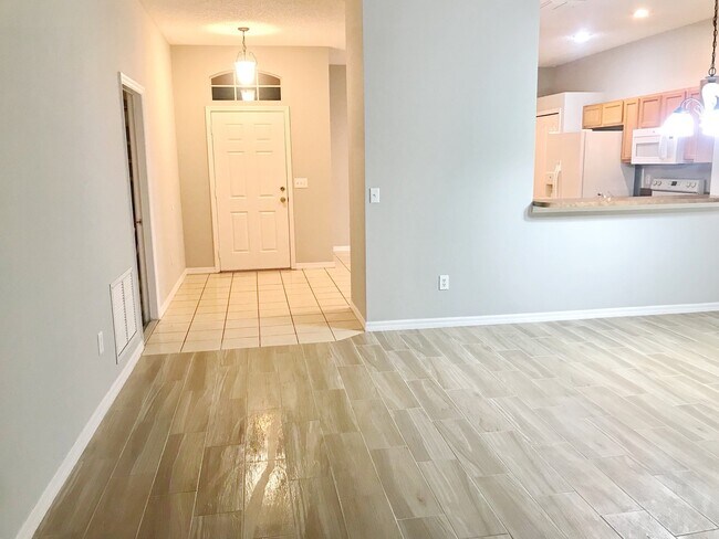 Building Photo - GREAT 3/2 HOME IN WATERSIDE SOUTHEAST ORLANDO