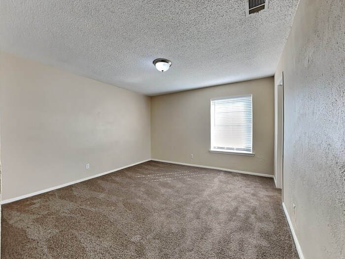 Building Photo - 3305 Hampden Dr