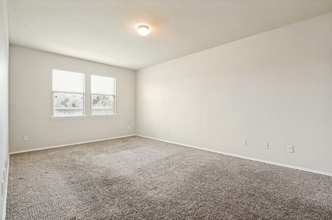 Building Photo - 1305 Lone Pine Dr