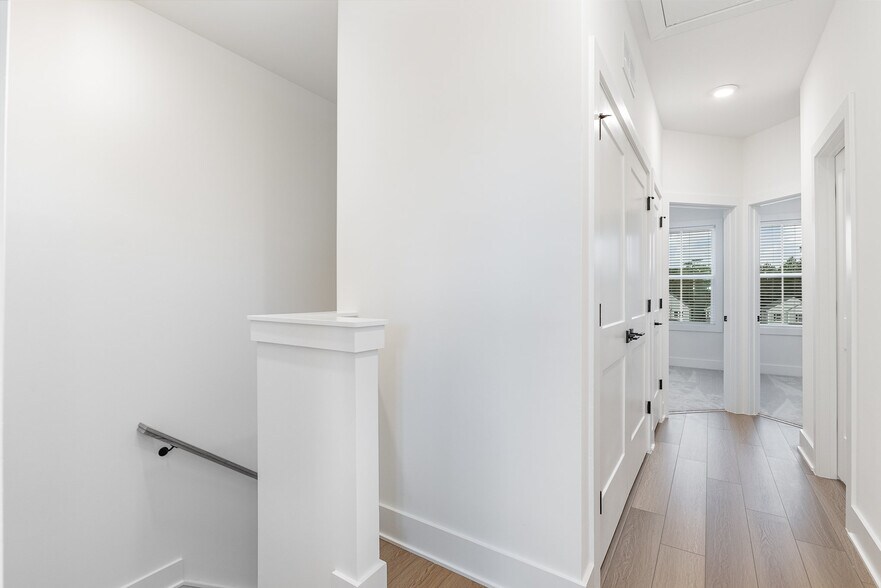 Floor 3 Hallway - 514 Billingshurst Way
