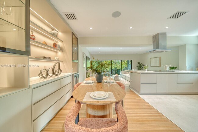 Building Photo - 1940 SW 32nd Pl