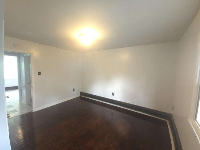 Building Photo - 428 Croyden Rd