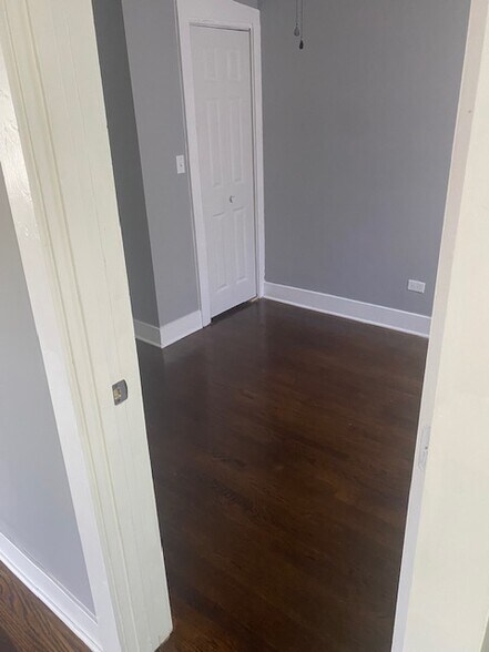 Building Photo - 7940 S Kingston Ave