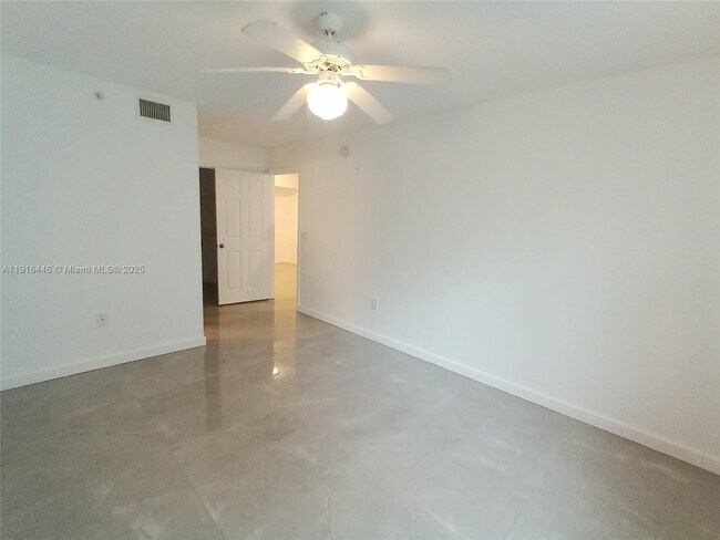 Building Photo - 777 SW 111th Way