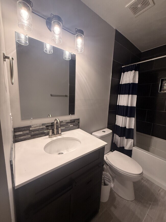 Building Photo - 1949 Arlington Arch Dr