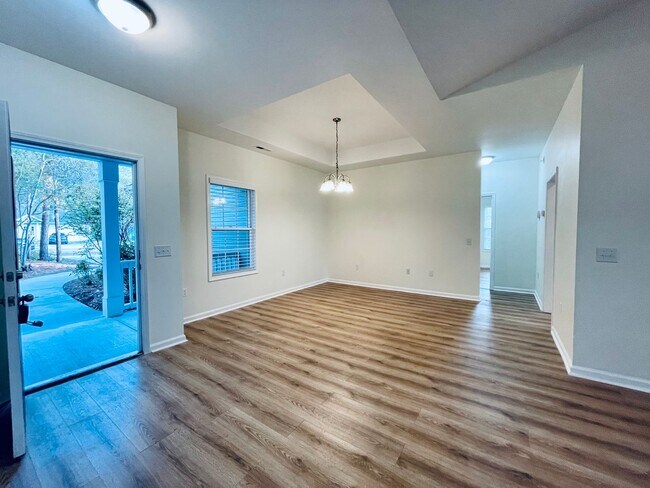 Building Photo - 3/2 single family - quiet neighborhood - updated and ready to move in!