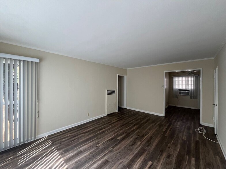 Building Photo - 132 N Maple St