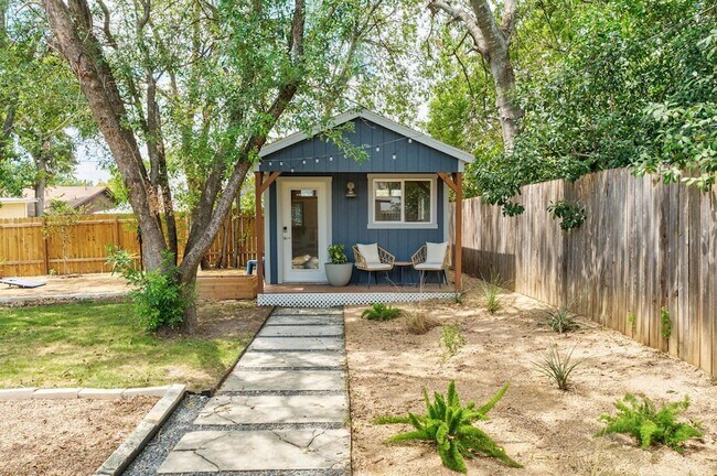 Building Photo - 7404 Lunar Dr