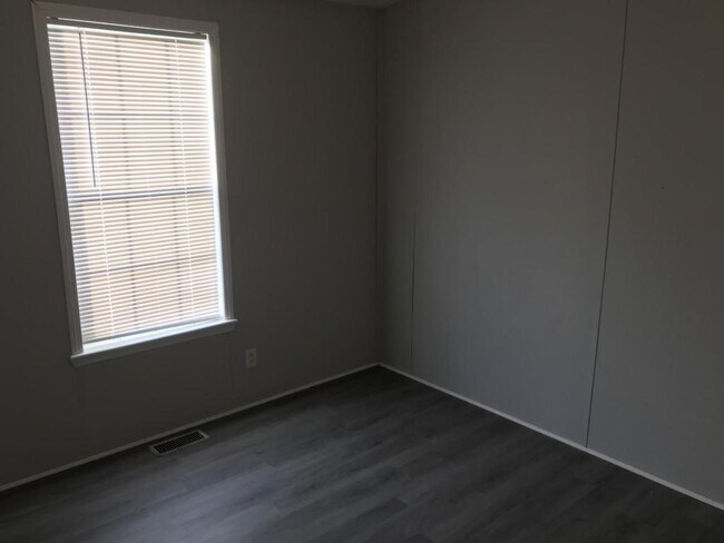 Building Photo - 307 Tammy Lynn Cir