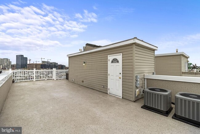 Building Photo - 1290 Harbor Island Walk
