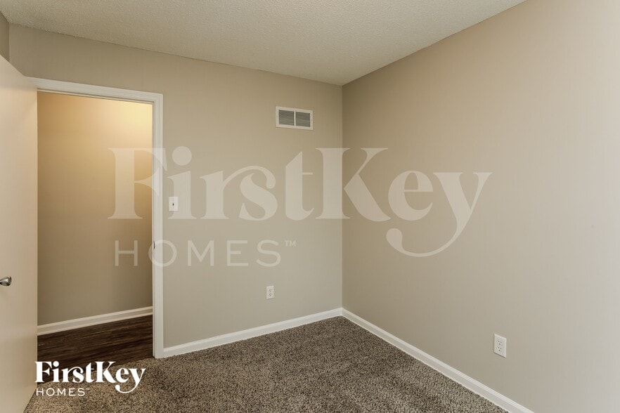 Building Photo - 815 Rowell St