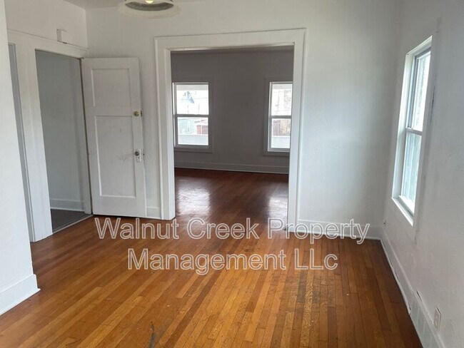 Building Photo - 1184 W 8th St