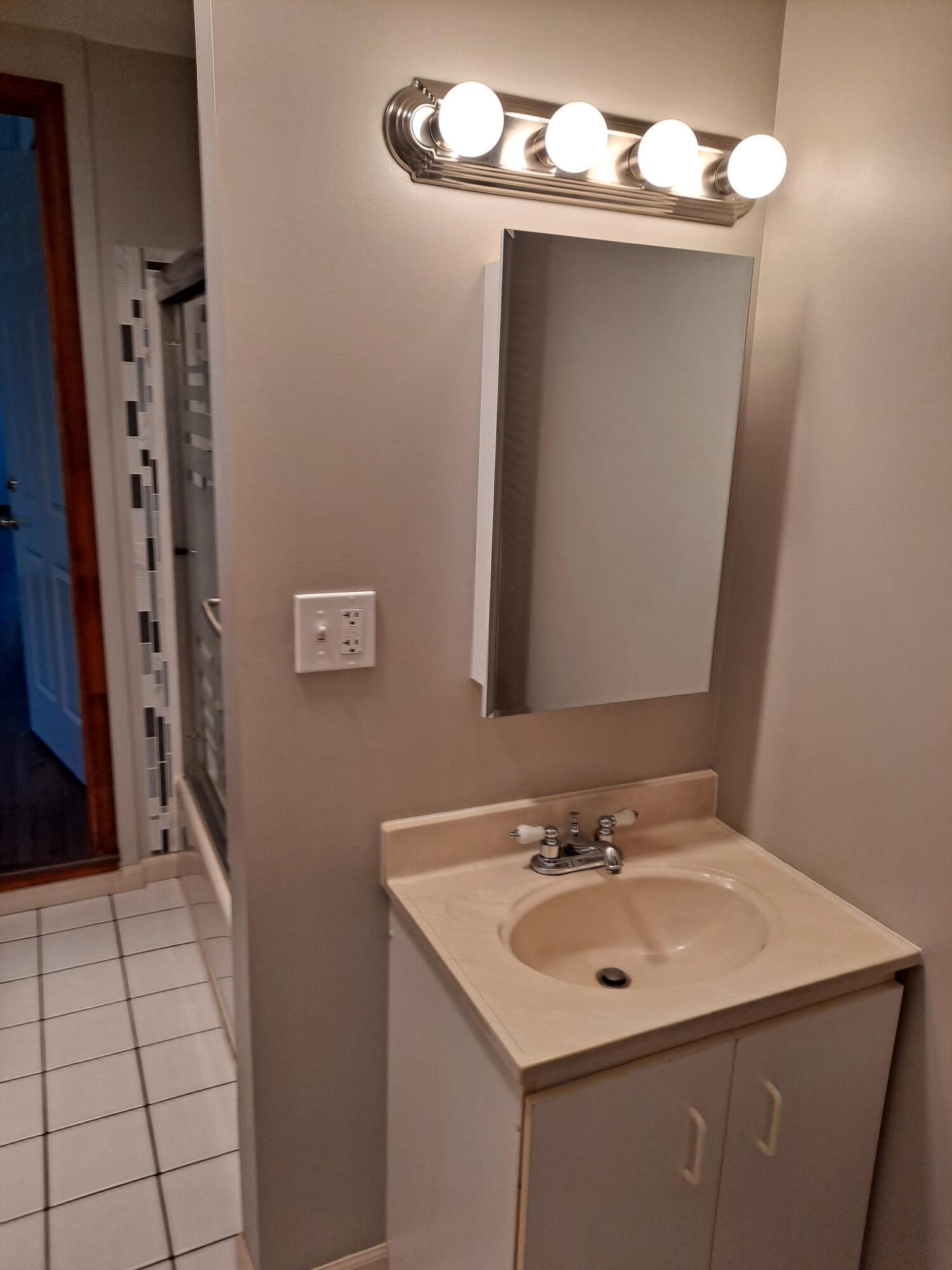 2nd floor Bath - 837 W Liberty St