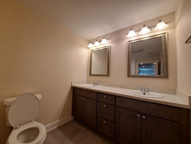 Building Photo - 9540 Stroelitz St