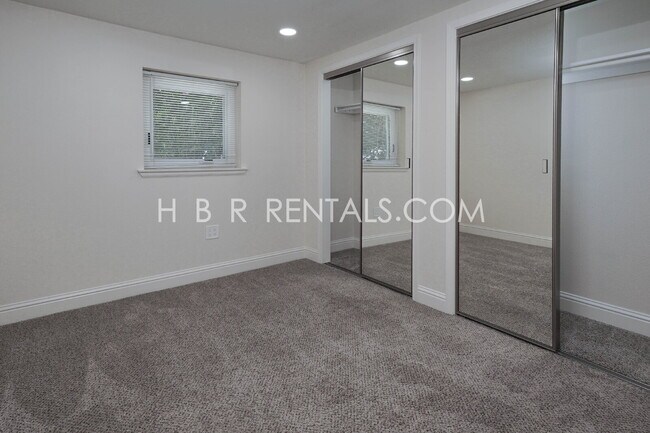 Building Photo - Charming house and Casita - 5-Bedroom Have...