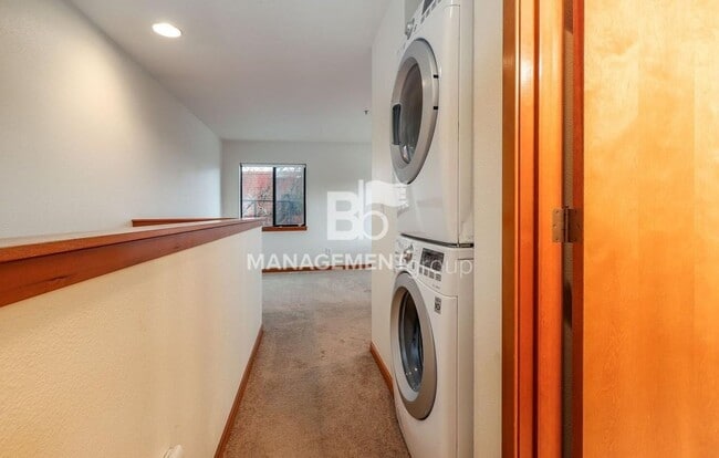 Building Photo - Spacious Riverfront Condo- Beautiful Condo w/River View from Bedroom! Parking Included!