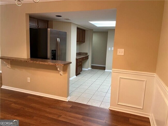 Building Photo - 2207 Surrey Ct