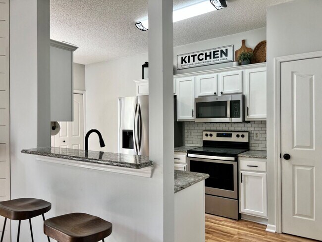 Building Photo - OPEN and SPACIOUS!