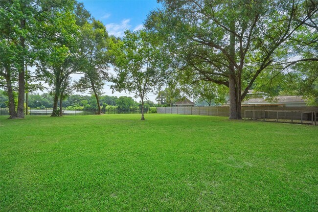 Building Photo - 401 Brook Hollow Dr