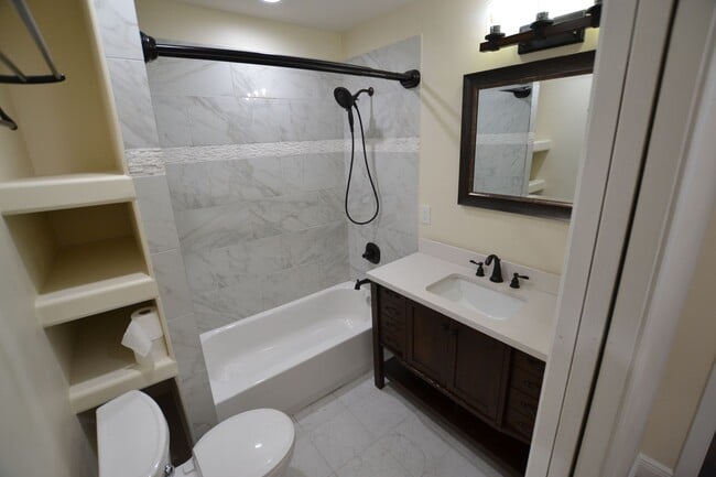 Building Photo - Newly remodeled, 3 bedroom, 2 bath home near Southern University loaded with amenities!