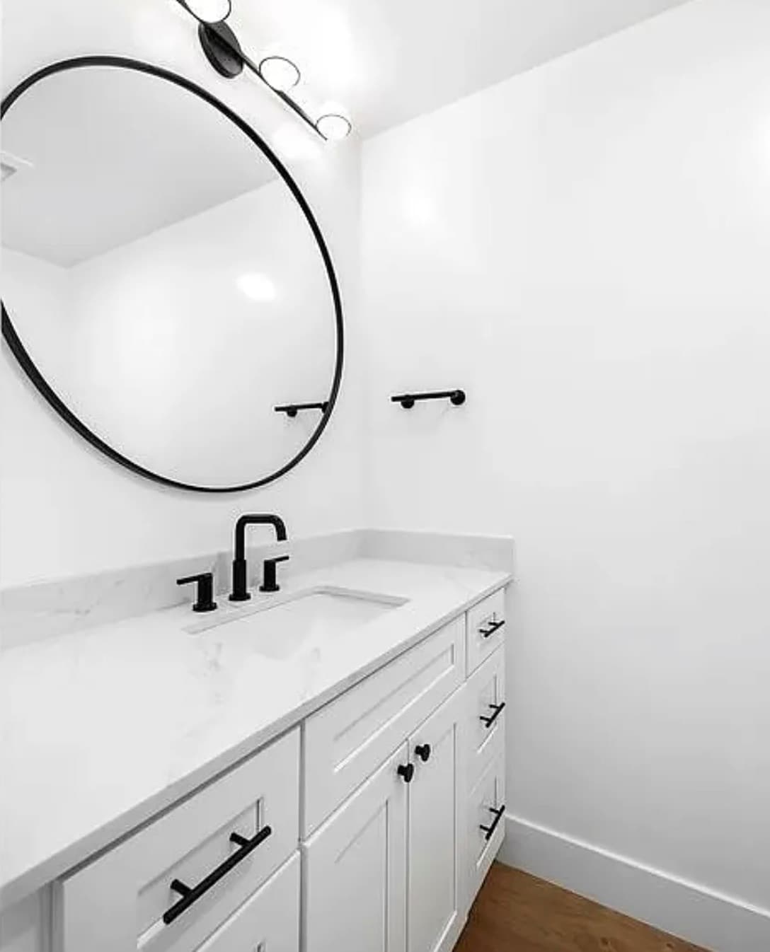 Building Photo - 17163 Clemons Dr