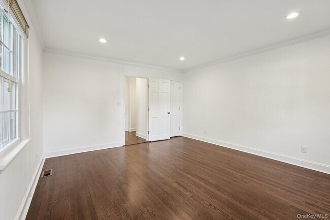 Building Photo - 71 Tamarack Rd