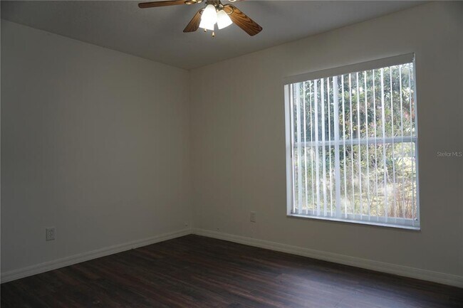 Building Photo - 10500 Lake Hasson Cir