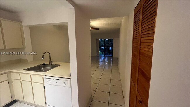 Building Photo - 851 NE 207th Ln